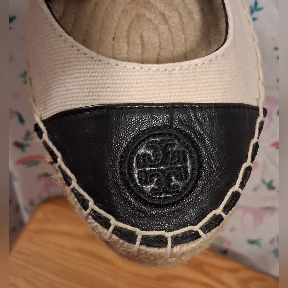 EUC Tory Burch Black Leather & Beige Canvas Casual Boho Wedge Heel Shoe SZ 6M
